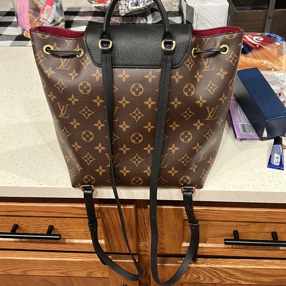 Authentic LV Montsouris PM, Brown/Black/inside is a burgundy red - Picture 5 of 8